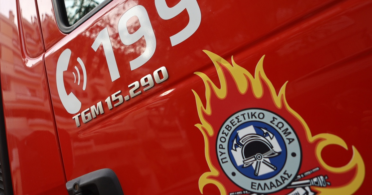 Φωτιά τώρα σε επιχείρηση με υλικά ανακύκλωσης στο Μαρκόπουλο