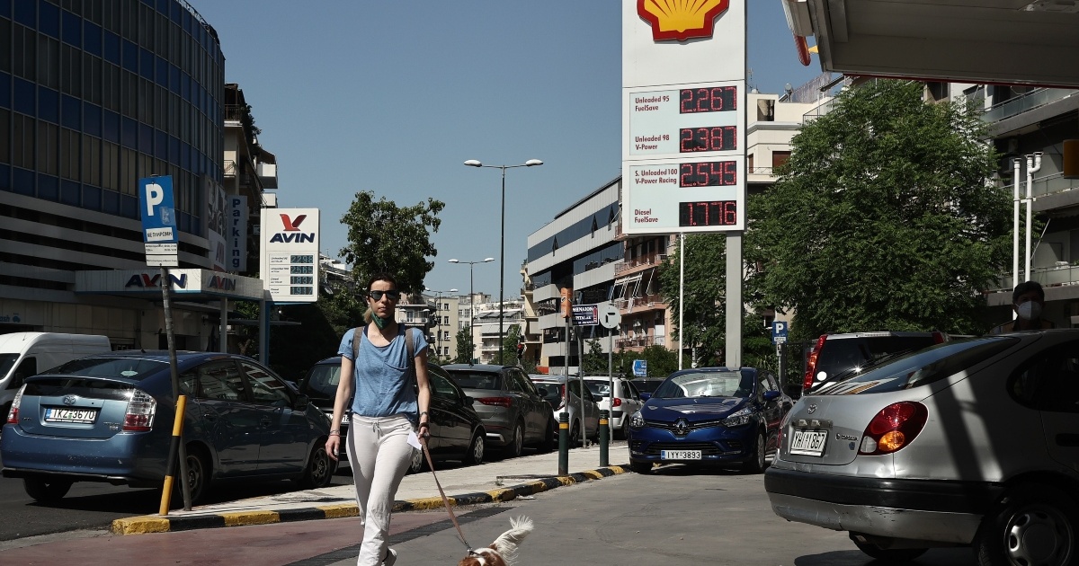 Αδιανόητο: Υπάλληλος βενζινάδικου περιέλουσε με πετρέλαιο 92χρονο πελάτη μετά από καυγά