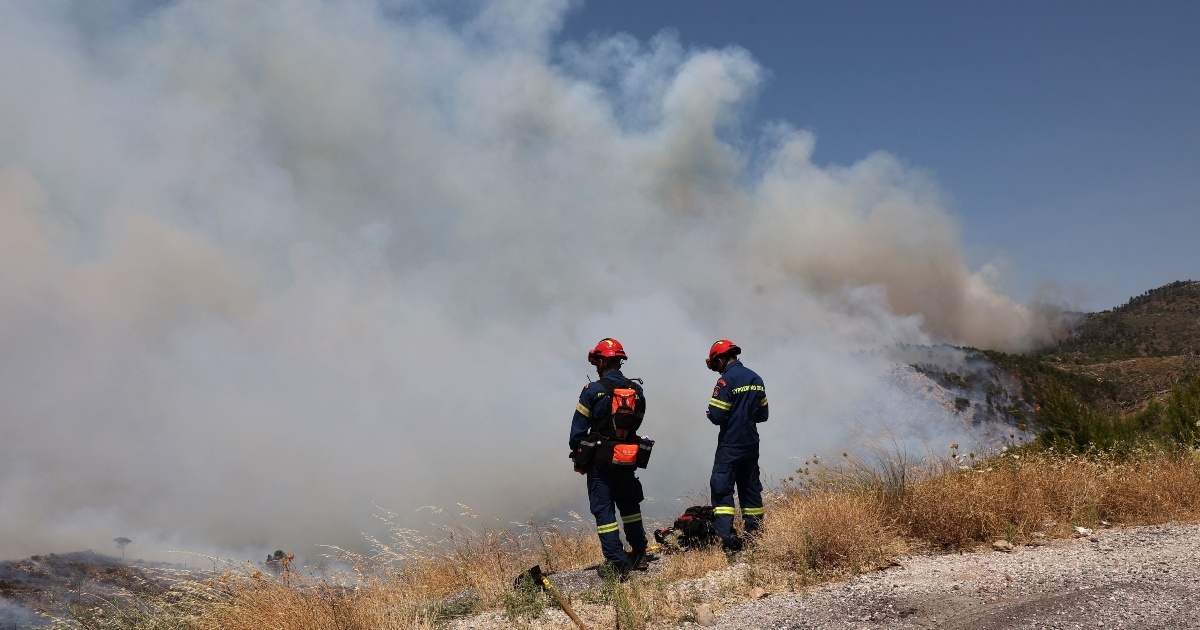 Φωτιά στα Βίλια Αττικής: Οριοθετήθηκε το πύρινο μέτωπο - Σε επιφυλακή η Πυροσβεστική