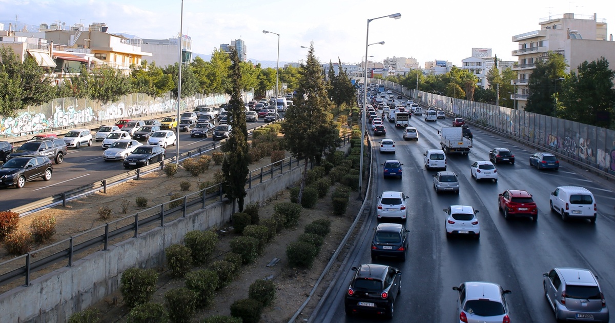 Κίνηση στους δρόμους: Οι εκδρομείς αναχωρούν και βελτιώνεται η κατάσταση - Πού επιμένει η κίνηση