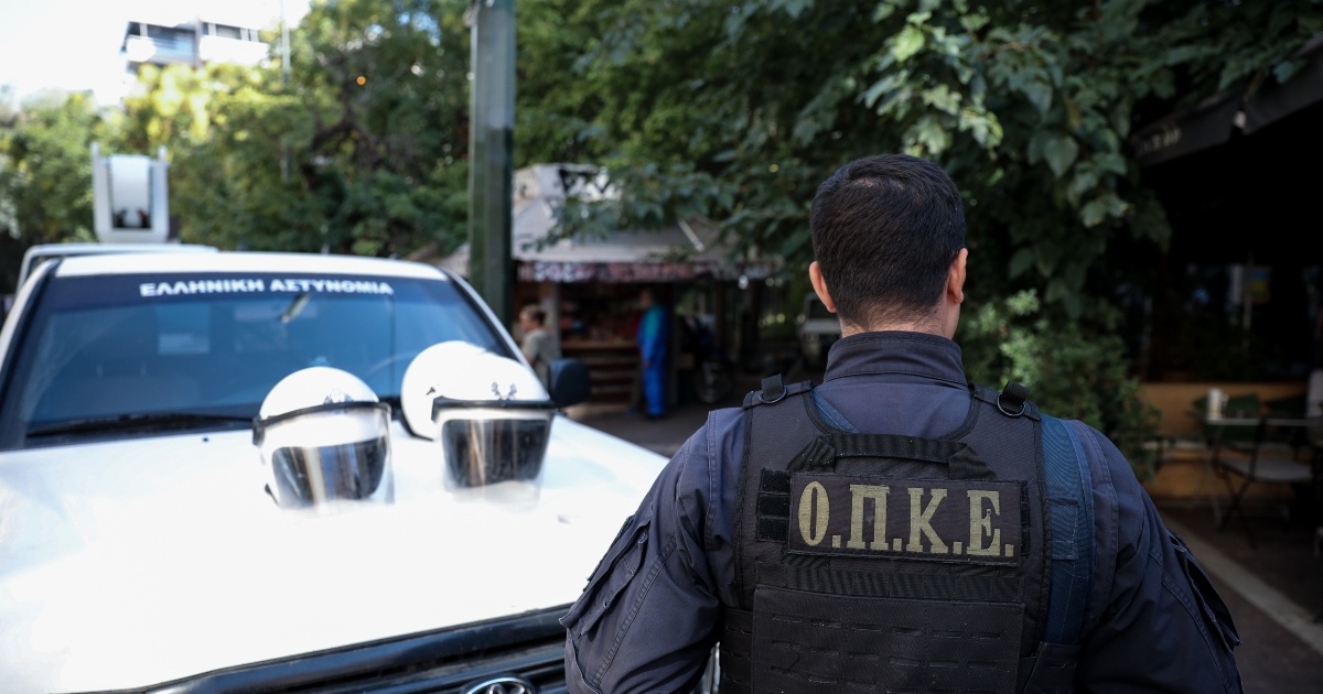 Μεγάλη αστυνομική επιχείρηση στην Αττική για κύκλωμα ναρκωτικών και όπλων - 8 συλλήψεις