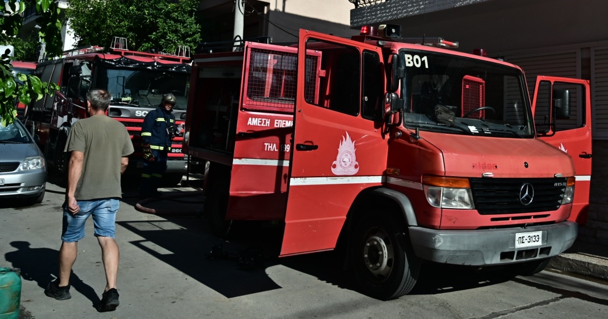 Φωτιά σε ιδιωτικό ναυπηγείο της Σαλαμίνας - Συναγερμός στην Πυροσβεστική