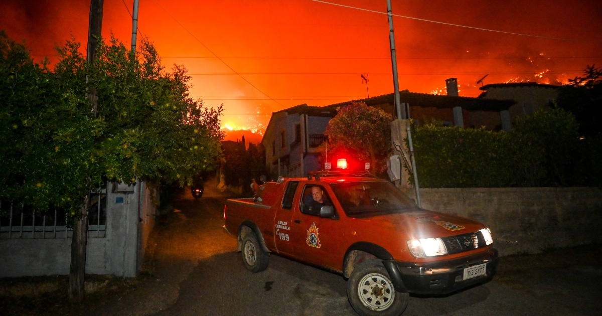 Φωτιά τώρα στο Ολυμπιακό Χωριό: Ξέσπασε σε εγκαταλελειμμένο κτίριο