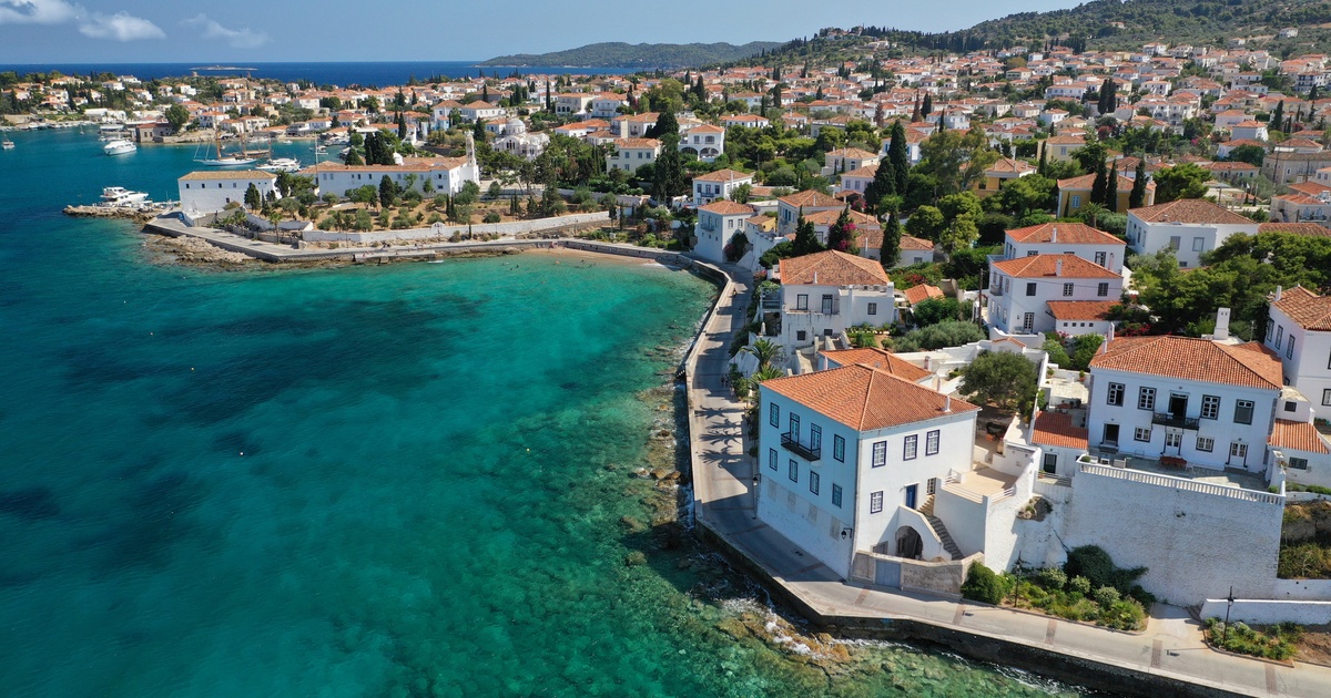 Οι καλύτερες παραλίες στις Σπέτσες