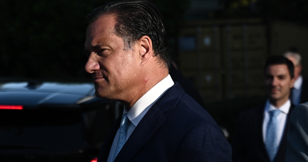 Θεσσαλονίκη: Διαμαρτυρία υγειονομικών έξω από το ΑΧΕΠΑ κατά την επίσκεψη Γεωργιάδη