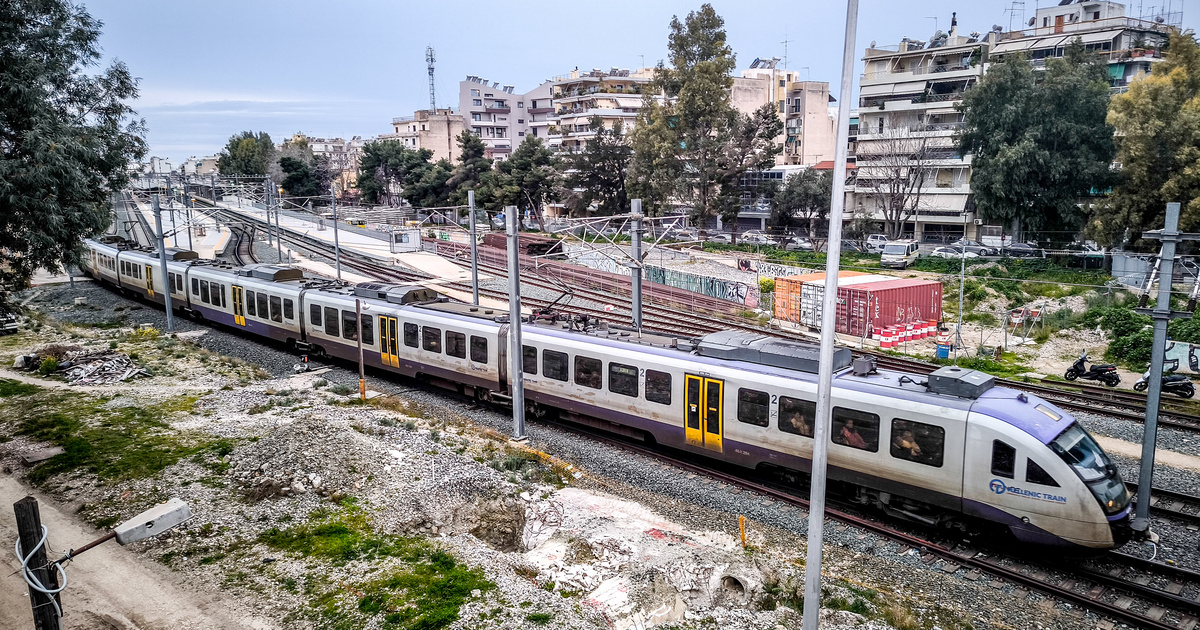Φωτιά κοντά στις γραμμές: Διακόπηκε η κυκλοφορία του Προαστιακού στο τμήμα Άνω Λιόσια – Ασπρόπυργος