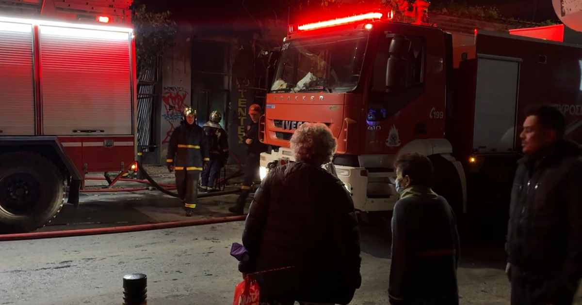 Καταδρομική επίθεση στο Μαρούσι: Έκαψαν οχήματα της Περιφέρειας – «Καίνε» τους δράστες οι κάμερες ασφαλείας