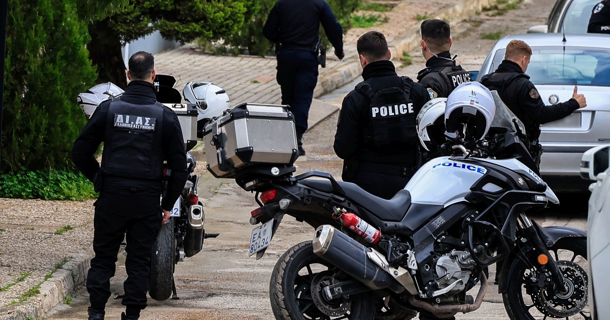 Γλυφάδα: Ο «ενδιάμεσος κρίκος» μεταξύ ισοβίτη και 30χρονου – Τι εντόπισαν οι αρχές στο σπίτι του