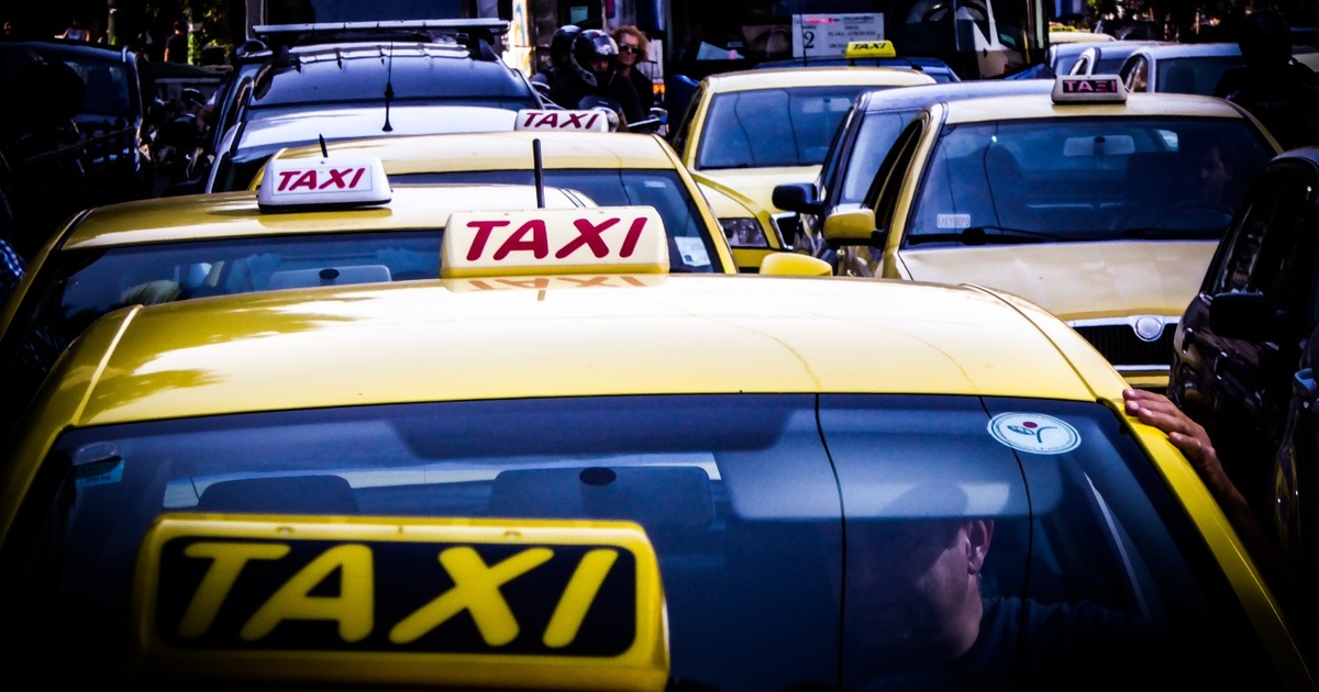 Ταξί-«χρυσάφι» στο Λαύριο: Χειροπέδες σε 4 οδηγούς για «φουσκωμένα» κόμιστρα