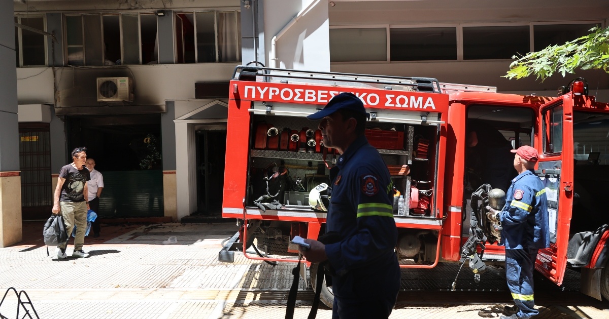 Φωτιά σε ξενοδοχείο στην Ομόνοια: «Άκουγα μόνο τζάμια που έσπαγαν και φωνές» - Μαρτυρίες ενοίκων