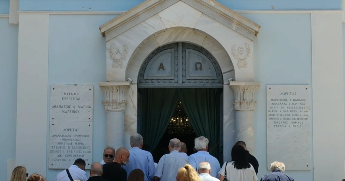 Το τελευταίο «αντίο» στον Ανδρέα Μαζαράκη: Σύσσωμος ο πολιτικός και δημοσιογραφικός κόσμος στην κηδεία του