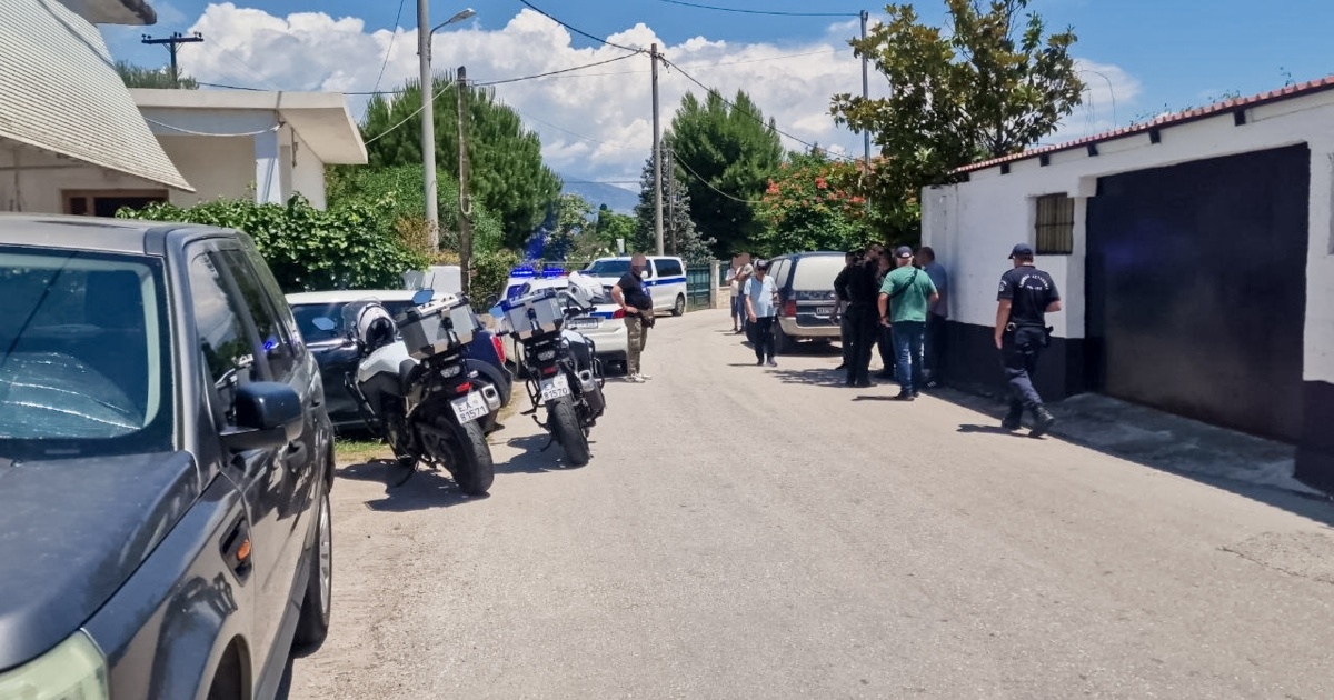 Θρίλερ με το διπλό φονικό στο Αίγιο: Με τραύμα από αεροβόλο ο γιος - Η μητέρα πάλεψε με τον δράστη