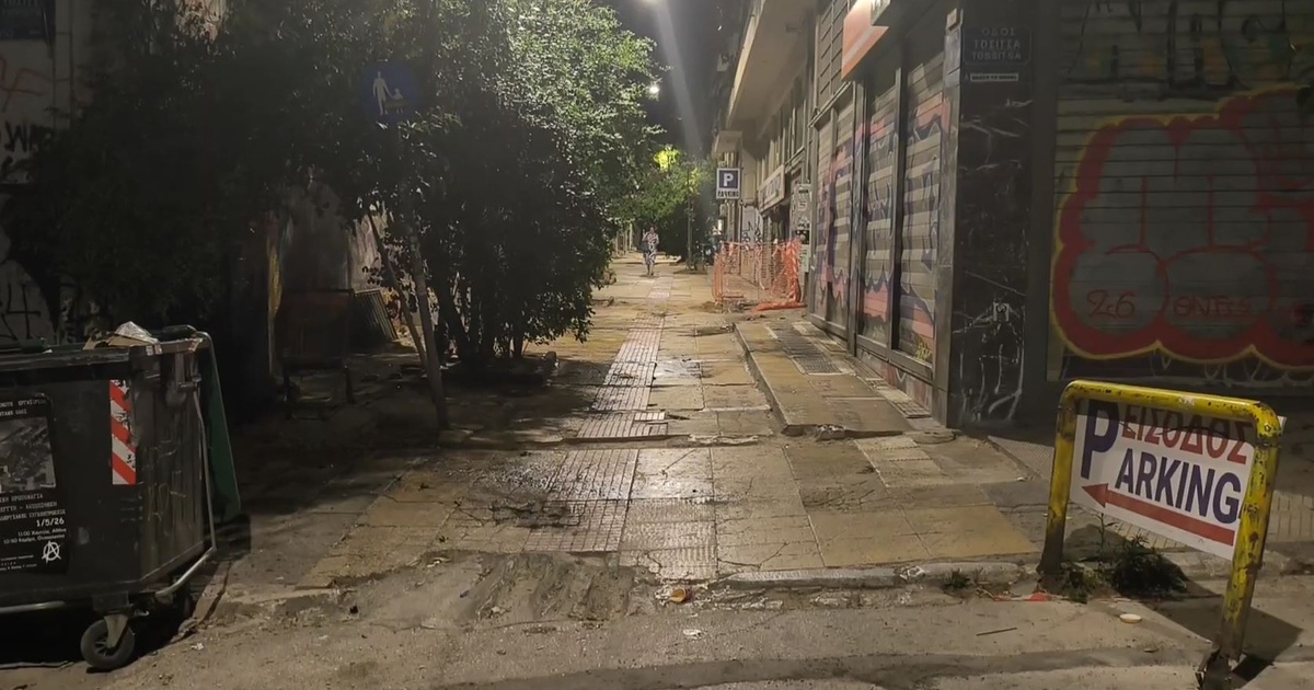 Ταραχές στα Εξάρχεια τη νύχτα: Μολότοφ, κυνηγητό με την αστυνομία και συλλήψεις