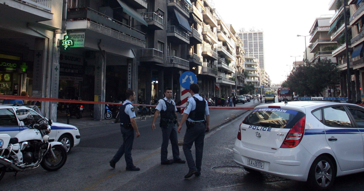 Μόνο σε ταινία: Προκάλεσε καραμπόλα στον Χολαργό και προσπάθησε να διαφύγει με το λεωφορείο