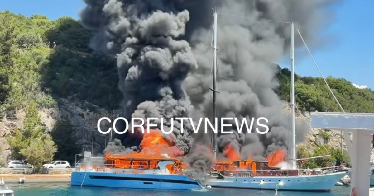 Παξοί: Φωτιά σε σκάφος που πραγματοποιεί κρουαζιέρες - Επεκτάθηκε και σε δεύτερο