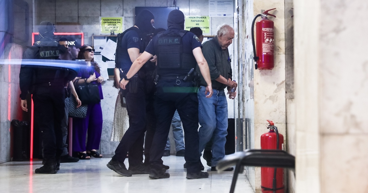 Στα πόσα χρόνια μπορεί να βγει ο Γιωτόπουλος: Τι ισχύει για τους πολυϊσοβίτες και το «17 φορές ισόβια»