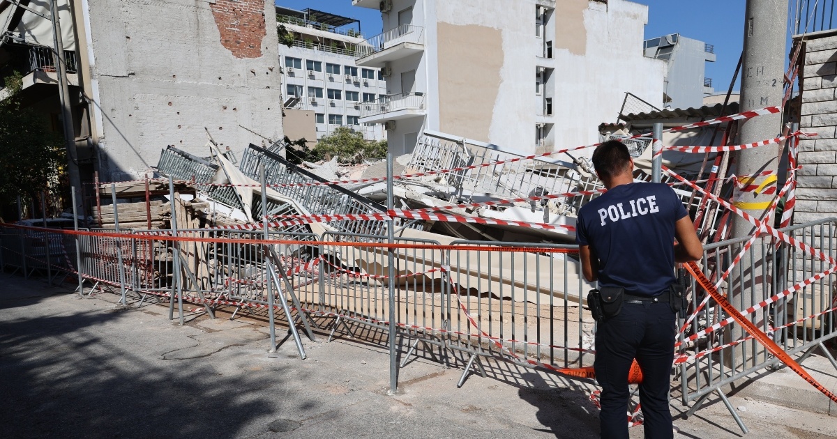Μηχανικοί Δημοσίου για κατάρρευση πολυκατοικίας στα Πετράλωνα: «Μόνο 1 στις 10 οικοδομικές άδειες ελέγχεται»