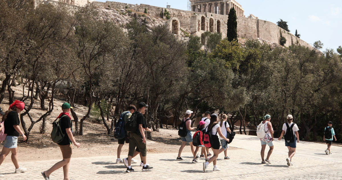 Συναγερμός στην Ακρόπολη: Άνδρας με μαχαίρι τραυμάτισε τουρίστες