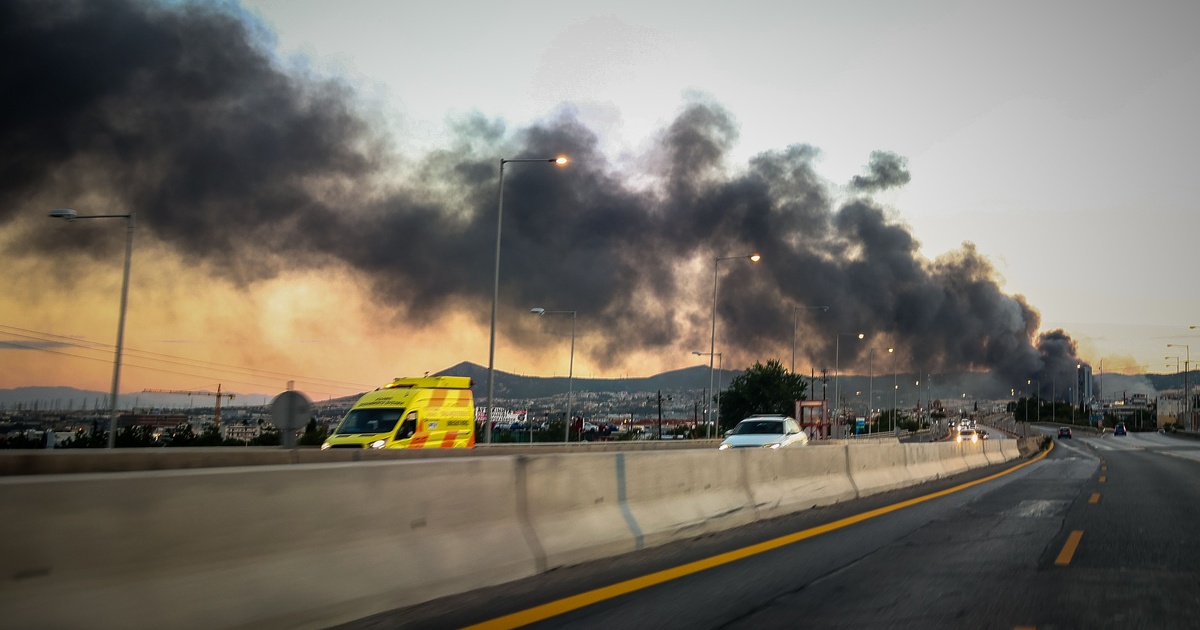Φωτιά στο Ωραιόκαστρο: Έφτασε μέχρι την Αττική και την Κόρινθο το τοξικό νέφος - Η εξήγηση Κολυδά