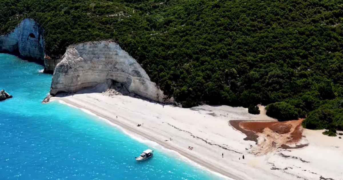 Φτέρη: Η δεύτερη ωραιότερη παραλία στον κόσμο μπορεί να κινδυνεύει