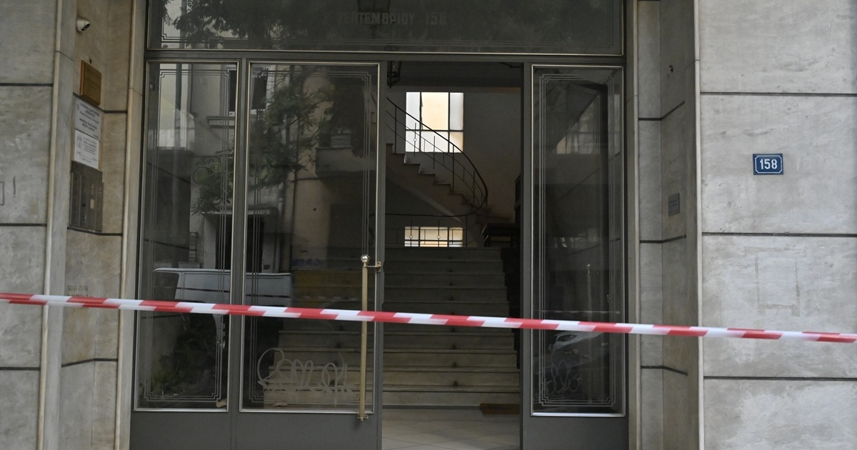 «Άνοιξα την πόρτα, τα κορίτσια έβαλαν τα κλάματα»: Η μαρτυρία του θυρωρού που βρήκε νεκρό τον Σταύρο Γεωργίου