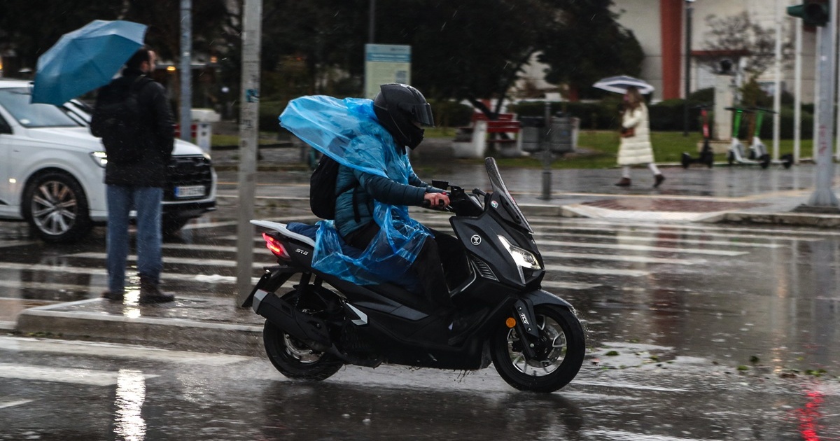 «Πανδαισία» από μηνύματα 112 για την κακοκαιρία: Οι 11 περιοχές που θα δουν καταιγίδες και ισχυρούς ανέμους