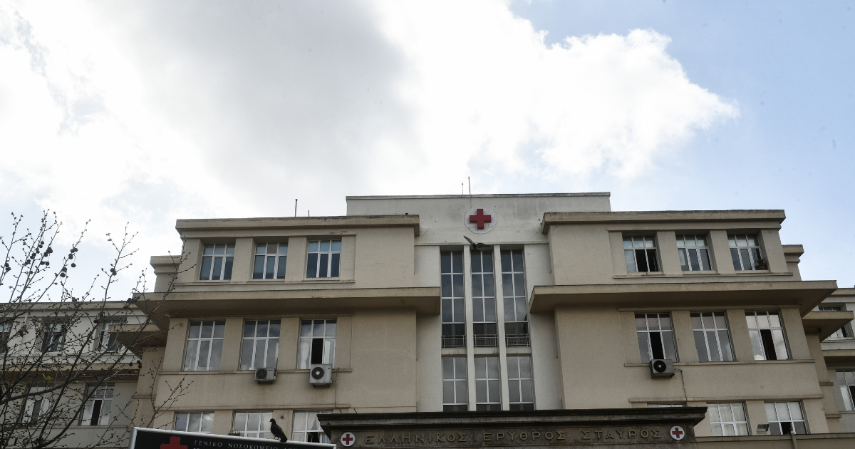 Χαλάνδρι: 17χρονος έπεσε από μπαλκόνι ξενοδοχείου - Νοσηλεύεται πολυτραυματίας