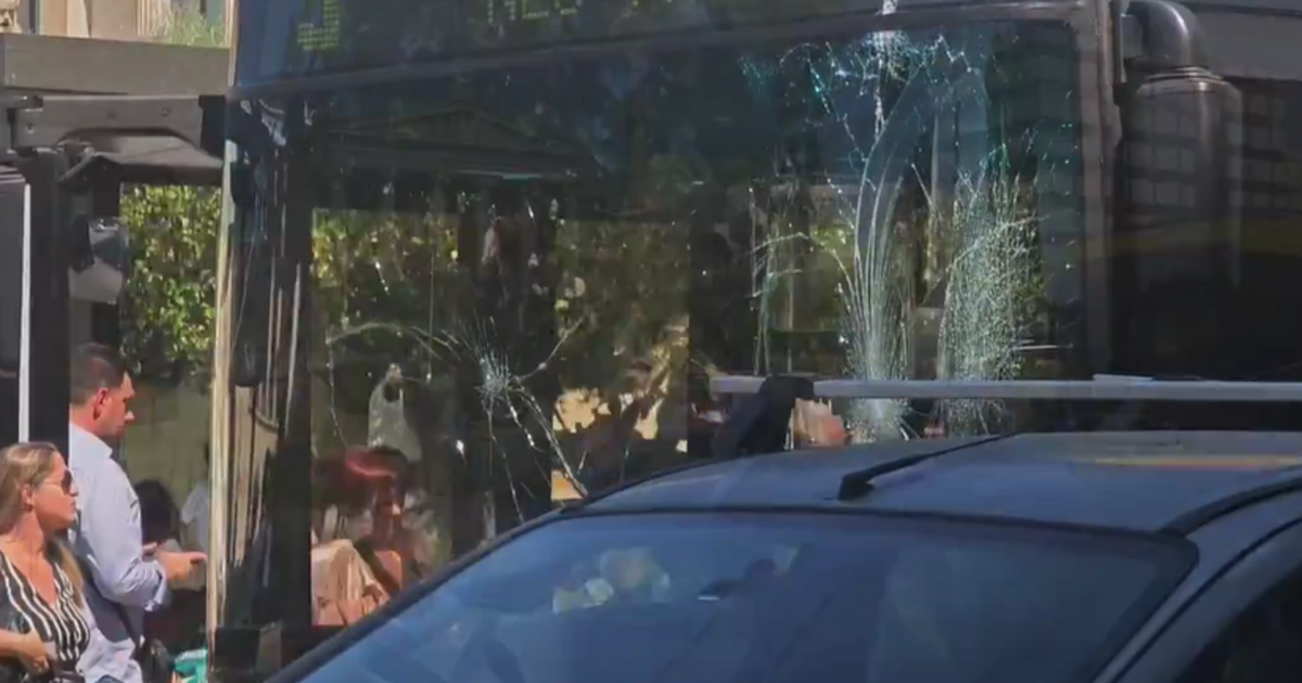 Λεωφορείο συγκρούστηκε με τρόλεϊ στην Πανεπιστημίου - 4 ελαφρά τραυματίες
