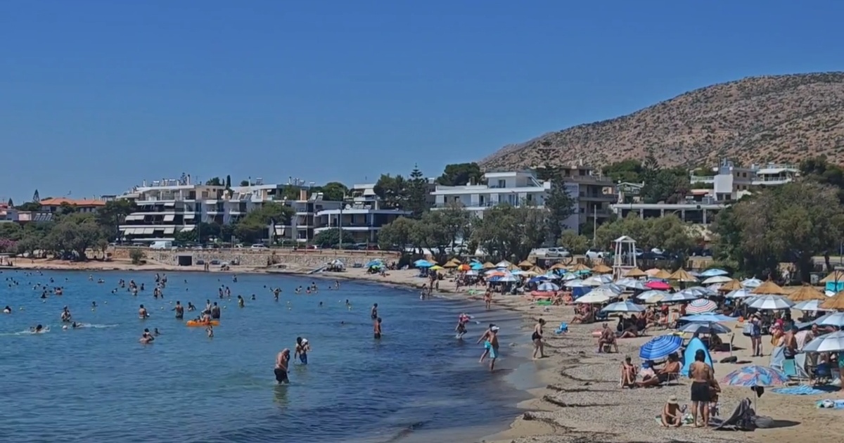 Βούλιαξαν οι παραλίες της Αττικής: Χιλιάδες λουόμενοι στις ακτές, στους 35 βαθμούς ο υδράργυρος