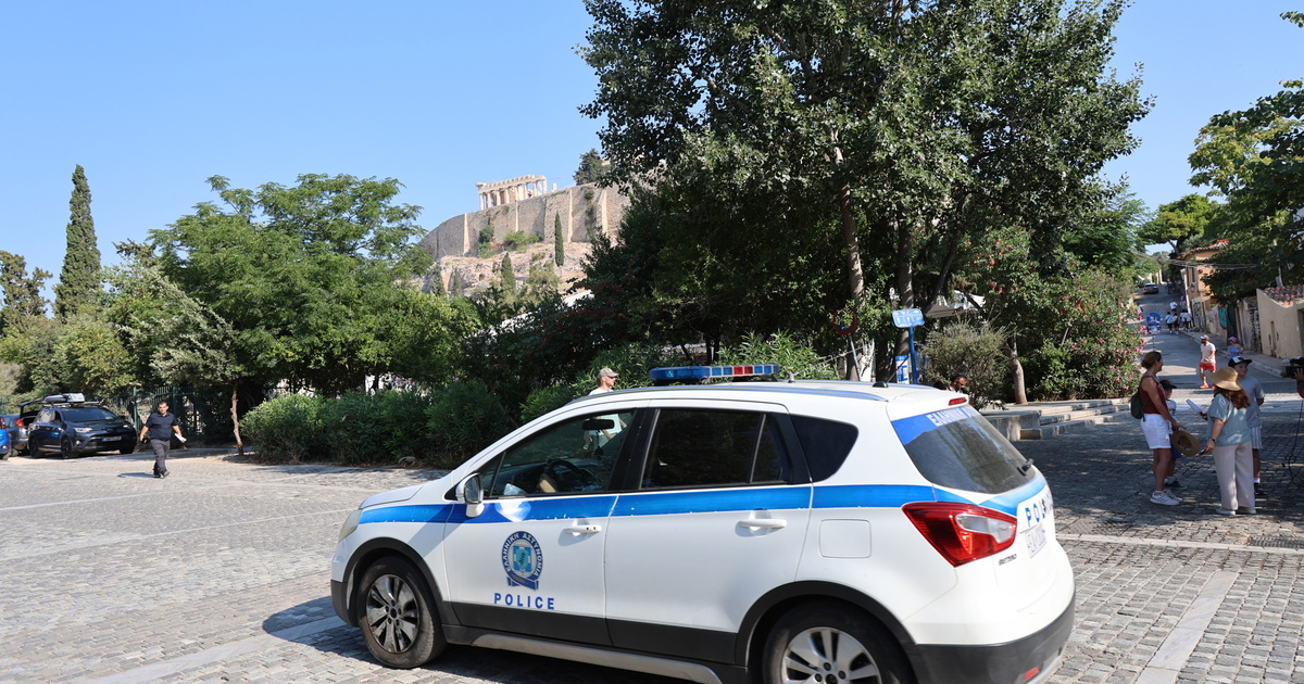Επίθεση με μαχαίρι σε τουρίστες στην Ακρόπολη: Δίωξη για απόπειρα ανθρωποκτονίας στον 60χρονο