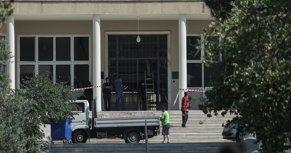 Σπεύδει στο Σισμανόγλειο ο Άδωνις Γεωργιάδης μετά τη φωτιά στο Παθολογικό - Εκκένωσαν 70 ασθενείς