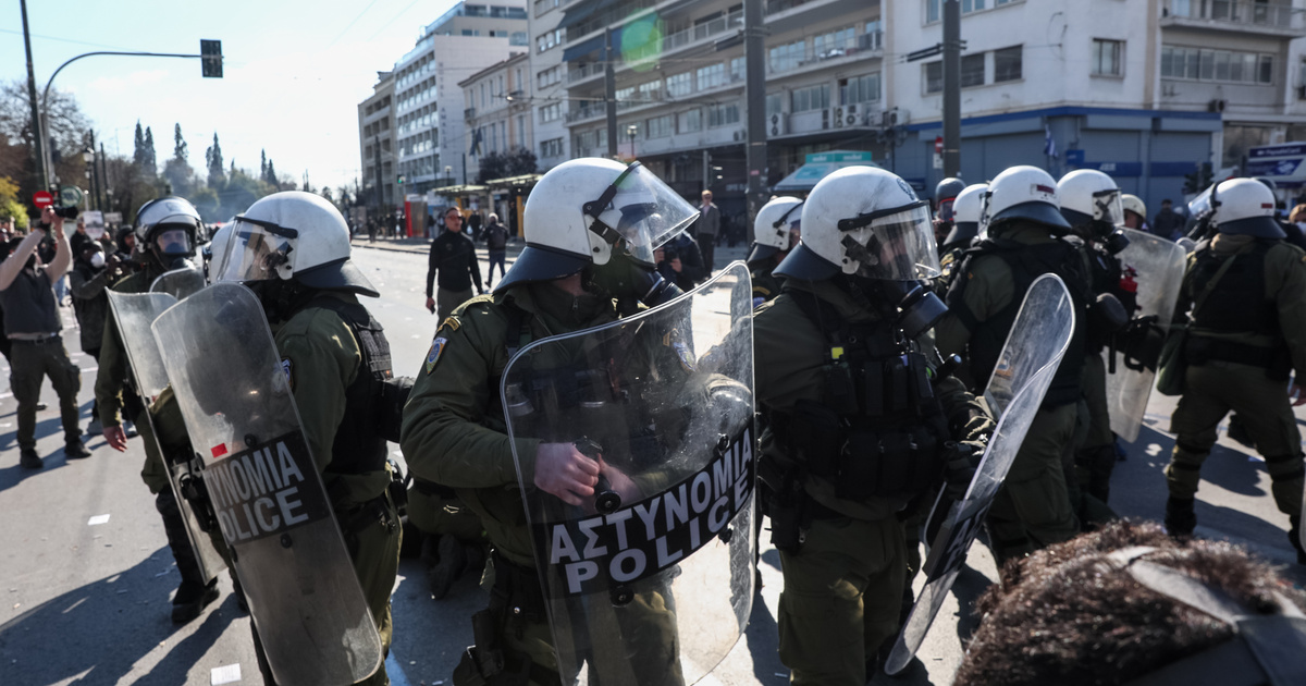 Συνελήφθησαν δύο 18χρονοι για μολότοφ στη συγκέντρωση για τα Τέμπη τον Φεβρουάριο