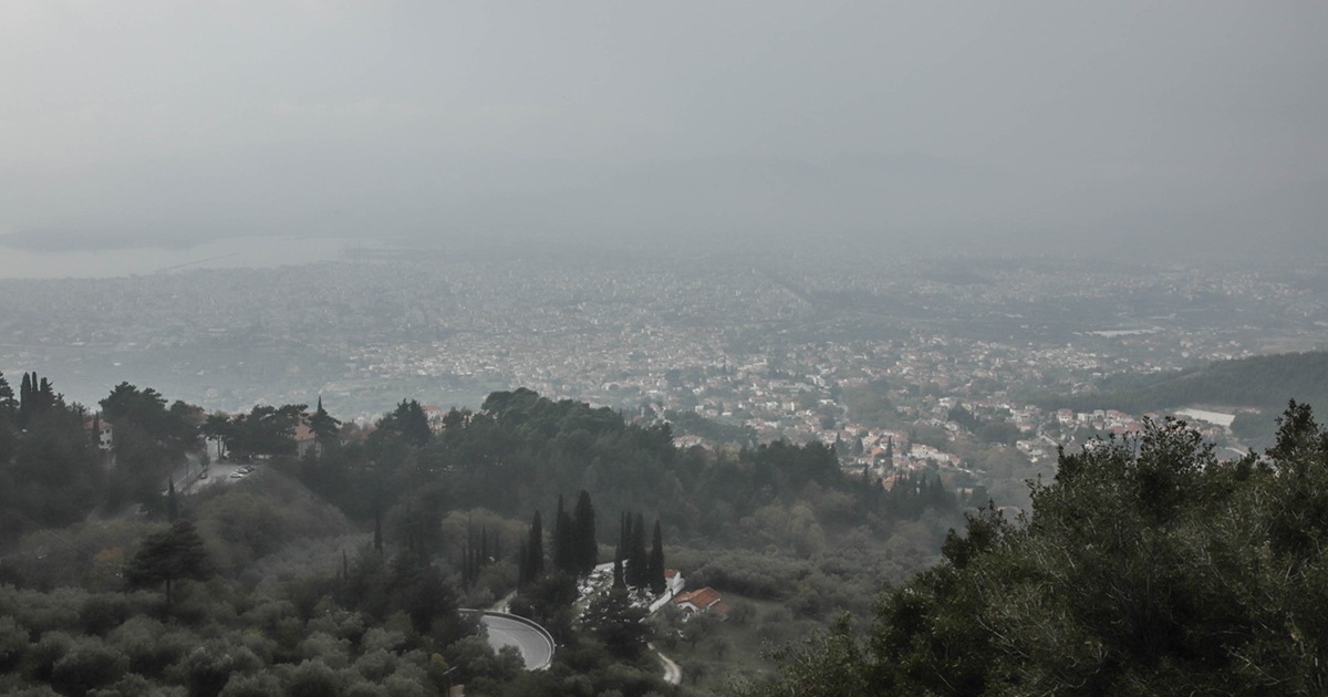 Η Θεσσαλία δεν βλέπει τη «μύτη» της από τη ρύπανση: Τρεις πόλεις της στις πιο επιβαρυμένες της Ελλάδας