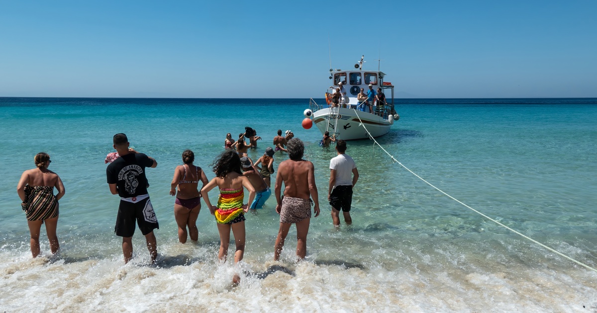«Διαμαντάκια» και «ενέργειες»: To Λεξικό του Αθηνέζου που πάει διακοπές στις Κυκλάδες