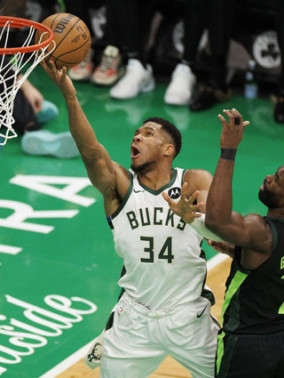 Ο Γιάννης Αντετοκούνμπο