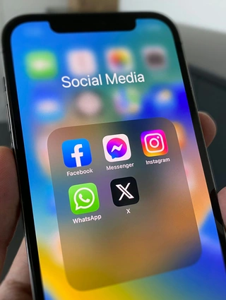 Whatsapp και Messenger βάζουν περιορισμό στα μηνύματα