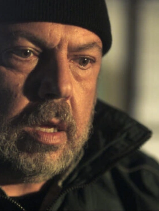 Πίσω από τις Θημωνιές