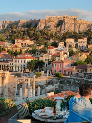 αθηνα με θεα