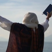 γυναίκα με λευκά