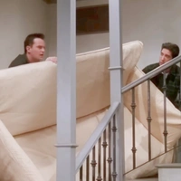 Η σκηνή του περίφημου Pivot στα Φιλαράκια