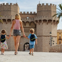 γυναίκα με παιδιά