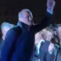 O Ζολτ Χέγκεντους, χορεύντας την εκλογική νίκη