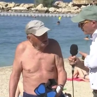 Ο διάλογος του Γιώργου Τσελίκα με ηλικιωμένο λουόμενο