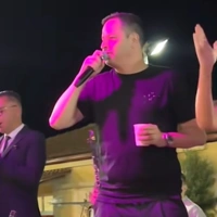 Ο Αλέξανδρος Τσουβέλας τραγούδησε σε πανηγύρι