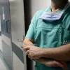 Νοσηλευτής σε νοσοκομείο