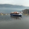 Μία 12χρονη έπιασε τον Σταυρό στη λίμνη των Ιωαννίνων