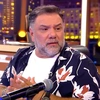 Συγκινημένος ο Γρηγόρης Αρναούτογλου στο φινάλε του The 2Night Show: «Τους ευχαριστώ όλους»
