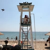 Ναυαγοσώστης επιτηρεί παραλία