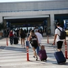 Τουρίστες στο αεροδρόμιο