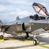 Ένα Lockheed Martin F-35A Lightning II σε στρατιωτική βάση του Βελγίου